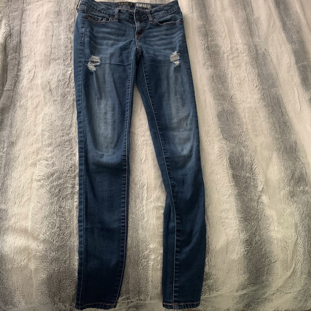 Aéropostale distressed denim jeans